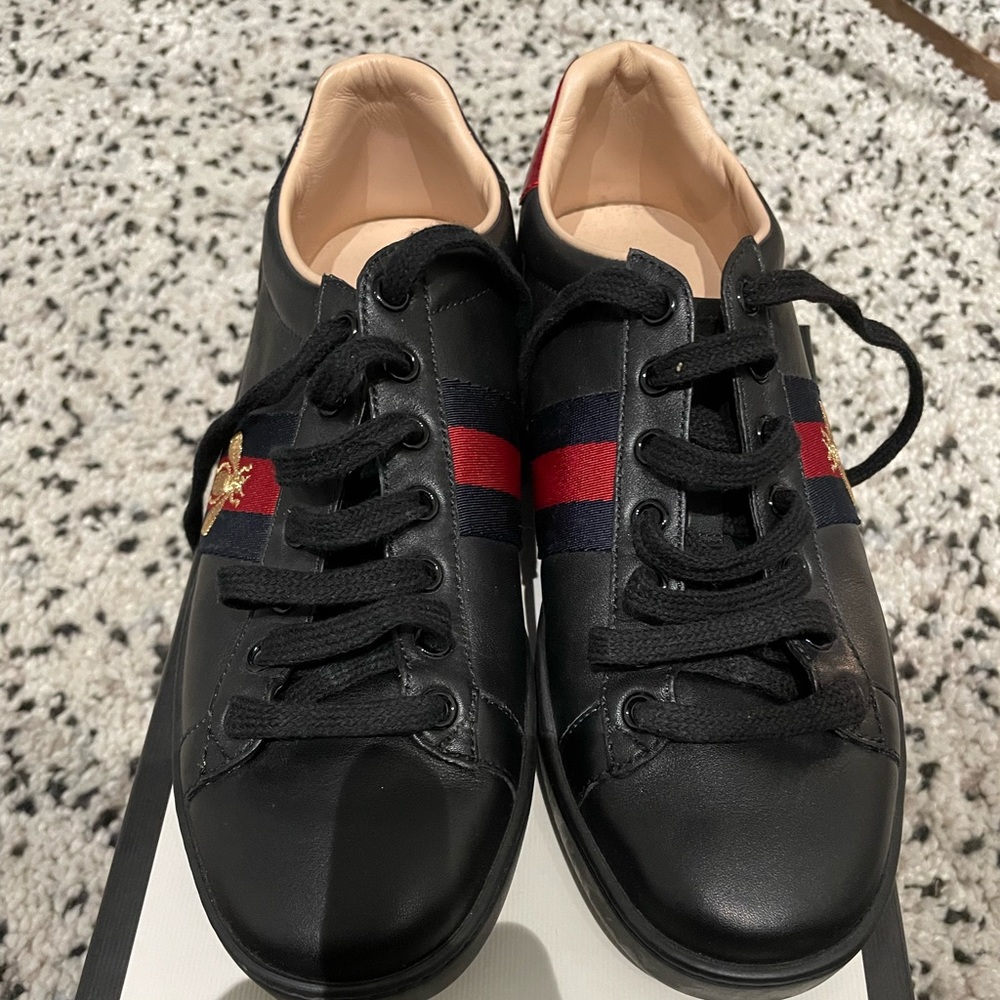 Gucci Women's Black Ace Bee sneaker 37.5G/7.5G